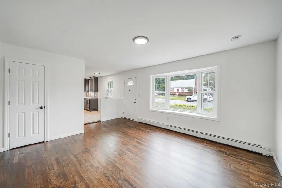 20 Arlington Terrace, Lake Grove, NY 11755 - Image #3