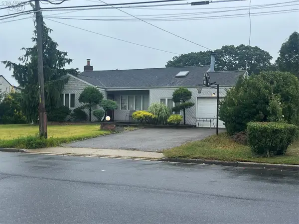 202 Hamilton Avenue, Massapequa, NY 11758