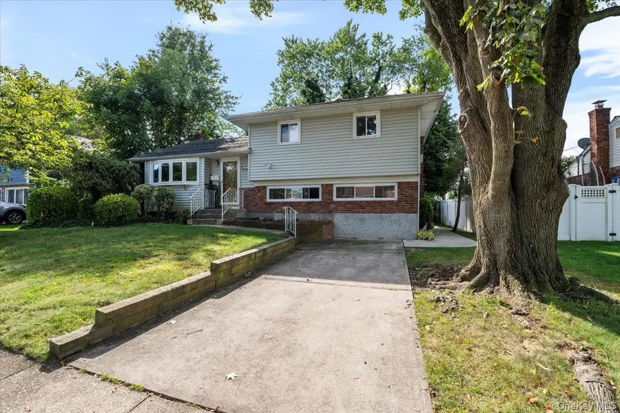 15 Alma Lane, Plainview, NY 11803 - Image #2