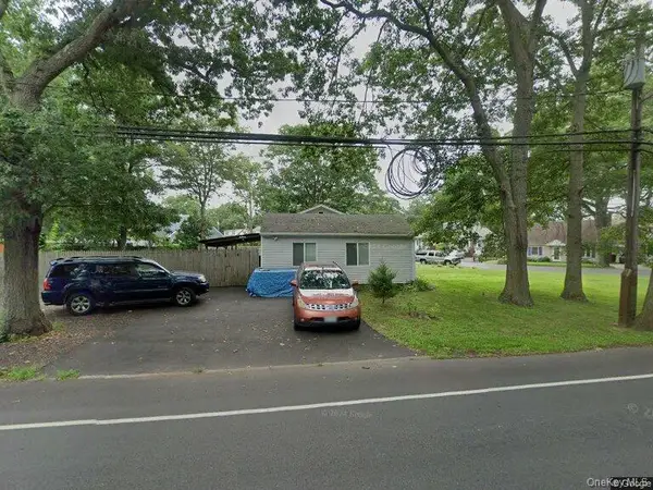 56 Dix Hills Rd, Huntington Station, NY 11743