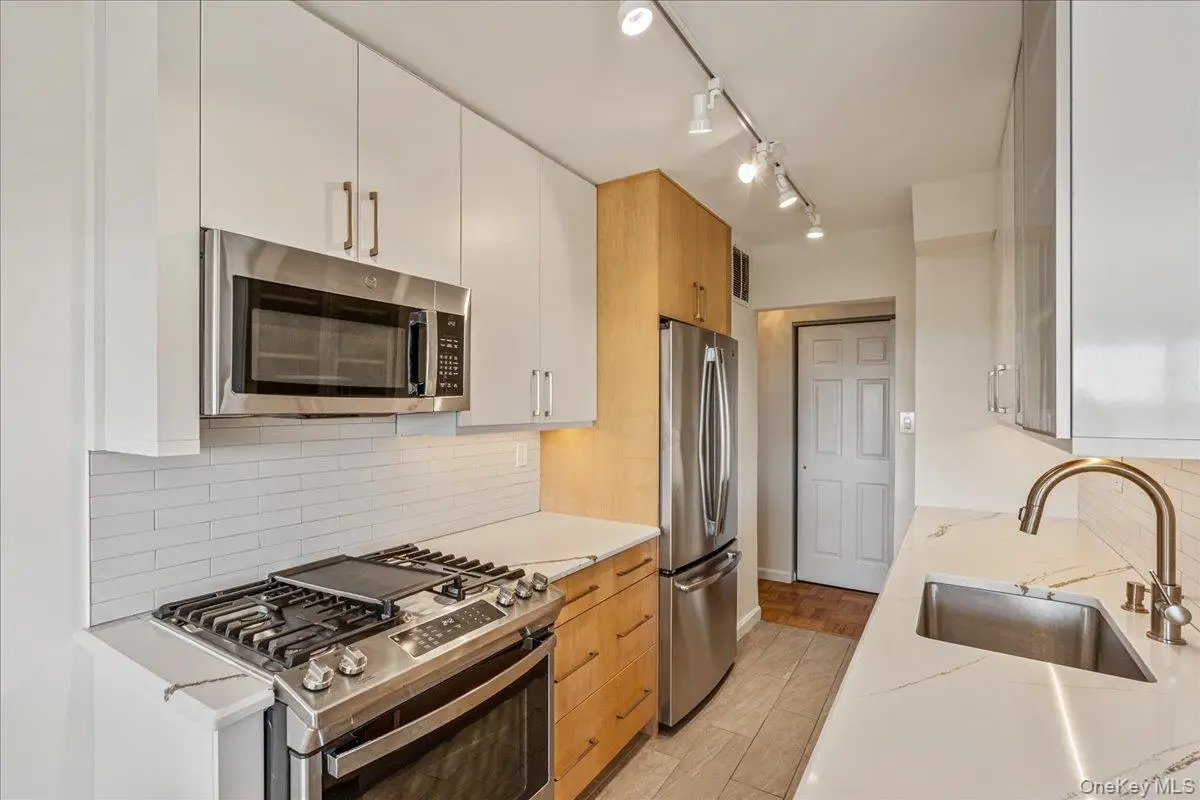 18-15 215th Street #9R, Bayside, NY 11360 - Image #1