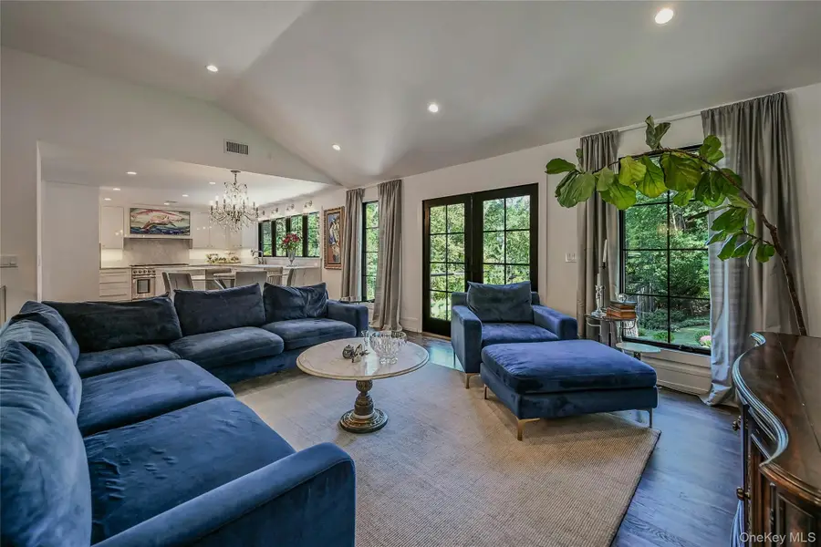 262 Huntington Bay Road, Huntington Bay, NY 11743 - Image #2