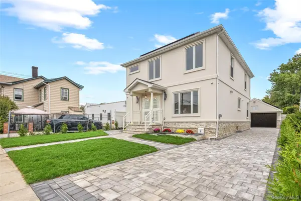 4 S 11th Street, New Hyde Park, NY 11040