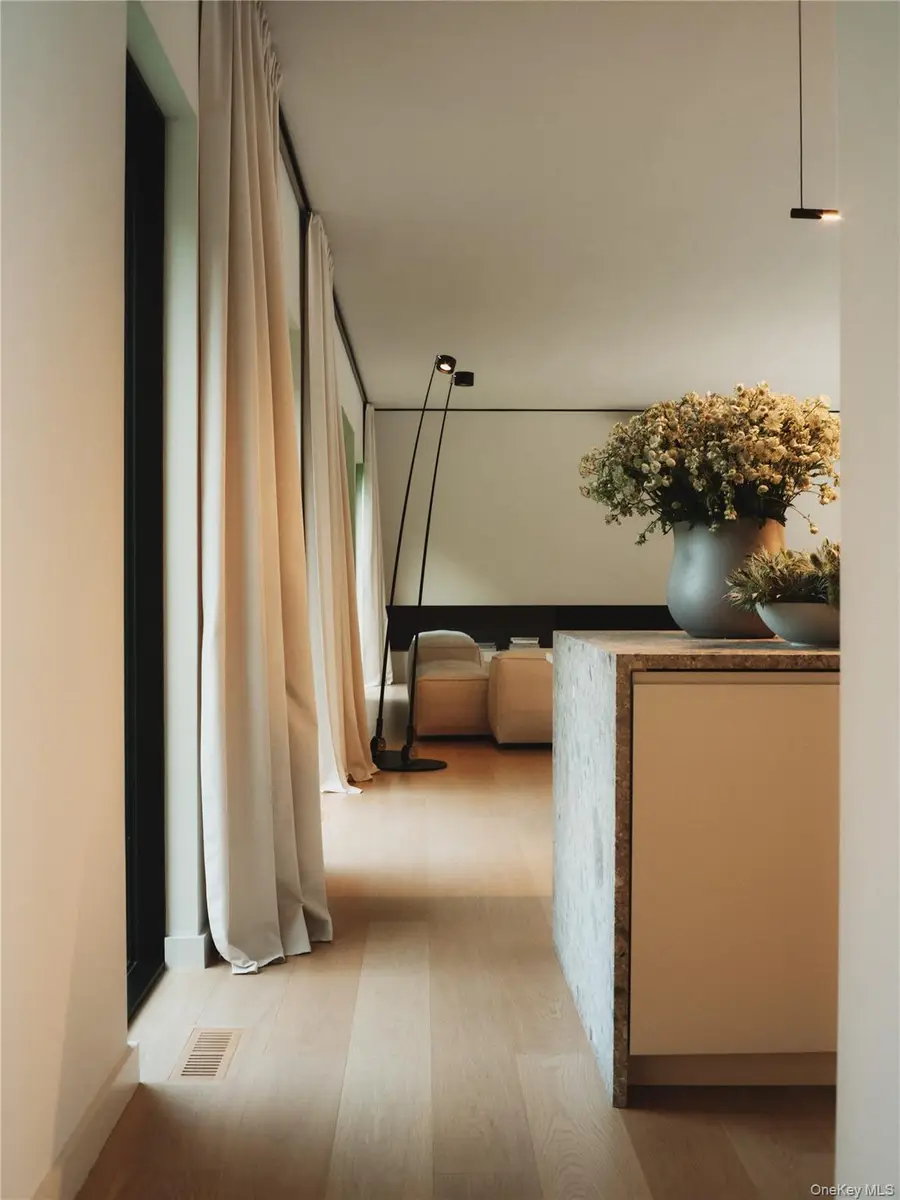 96 Godfrey Lane, Huntington, NY 11743 - Image #3