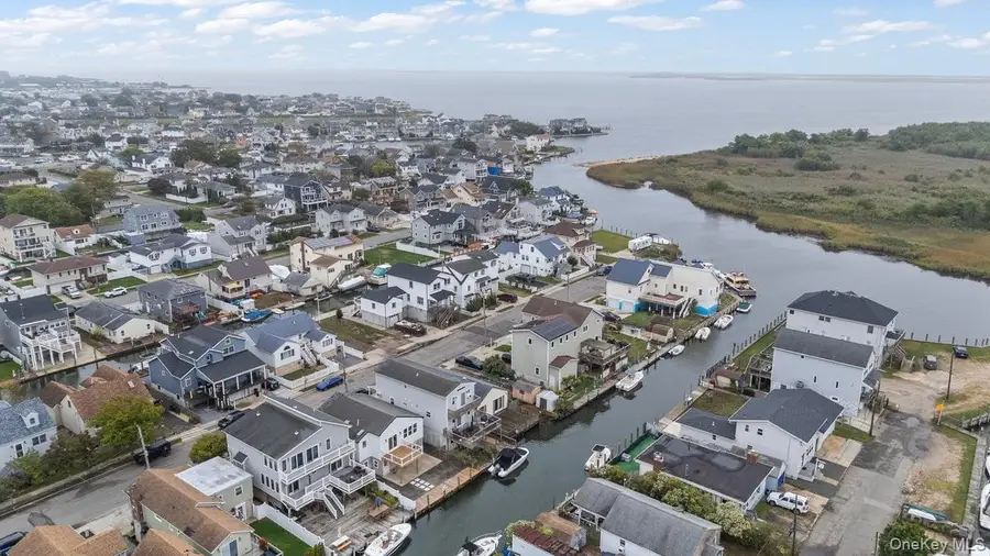 873 S 7th Street, Lindenhurst, NY 11757 - Image #3