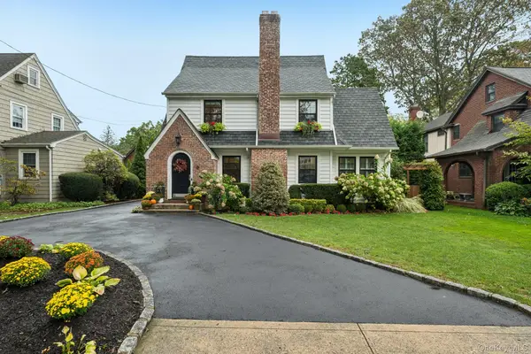 410 Congress Avenue, East Williston, NY 11596