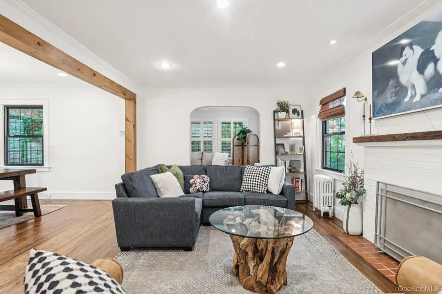 410 Congress Avenue, East Williston, NY 11596 - Image #3