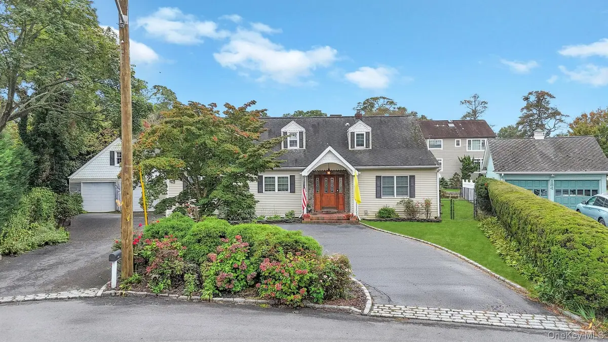 190 Connetquot Drive, Oakdale, NY 11769 - Image #1