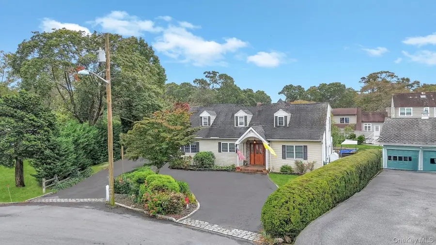 190 Connetquot Drive, Oakdale, NY 11769 - Image #2