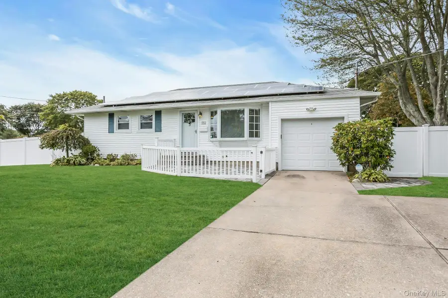 130 Matthews Road, Oakdale, NY 11769 - Image #2