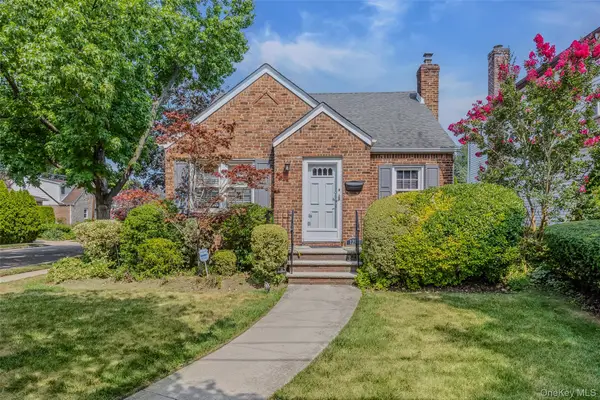 1218 Terrace Boulevard, New Hyde Park, NY 11040