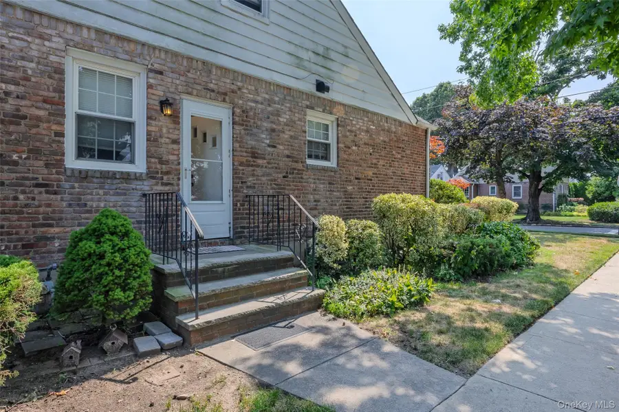 1218 Terrace Boulevard, New Hyde Park, NY 11040 - Image #3