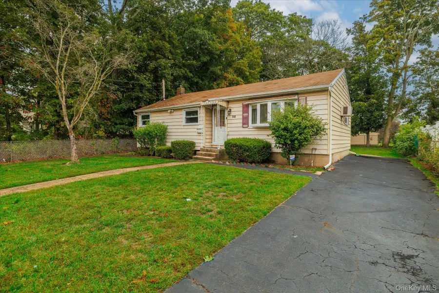 118 Coolidge Avenue, Amityville, NY 11701 - Image #2