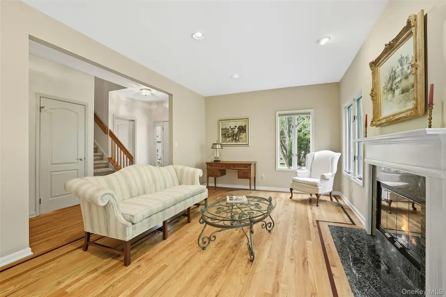 8 Persimmon Lane, White Plains, NY 10605 - Image #3