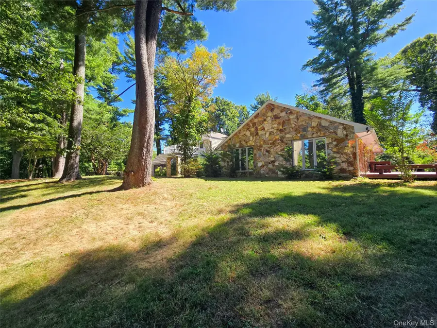 32 Valley Road, Old Westbury, NY 11568 - Image #3