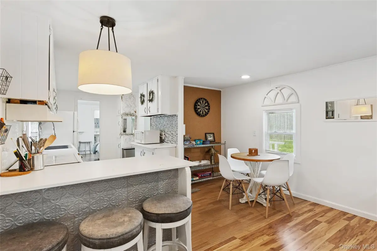 8 North Railroad Avenue, Jamesport, NY 11901-6016 - Image #1