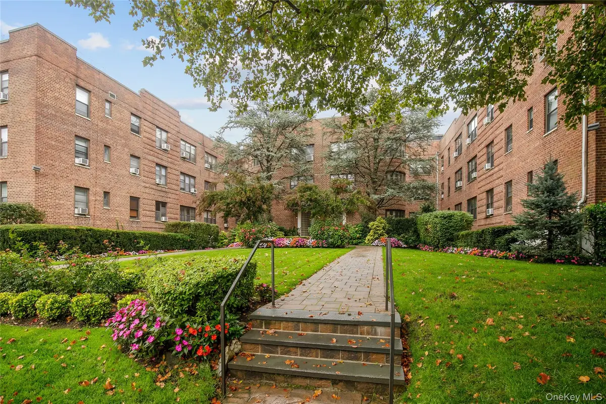 15 Canterbury Road #C10, Great Neck, NY 11021 - Image #1