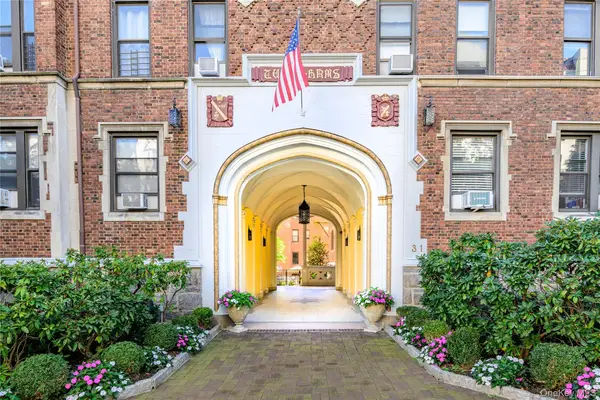 31 Pondfield Road W #63, Bronxville, NY 10708