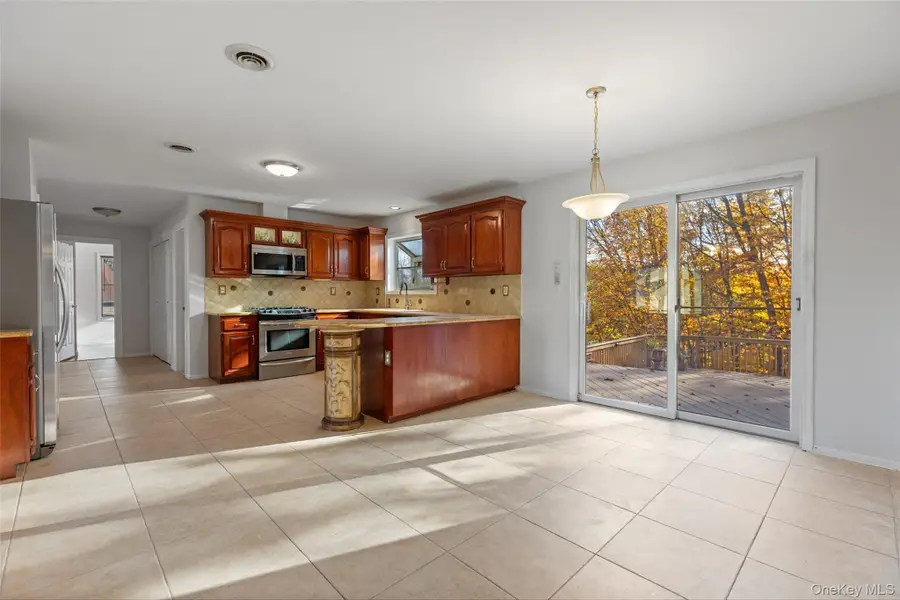 13 Mesa Place, Nanuet, NY 10954 - Image #3