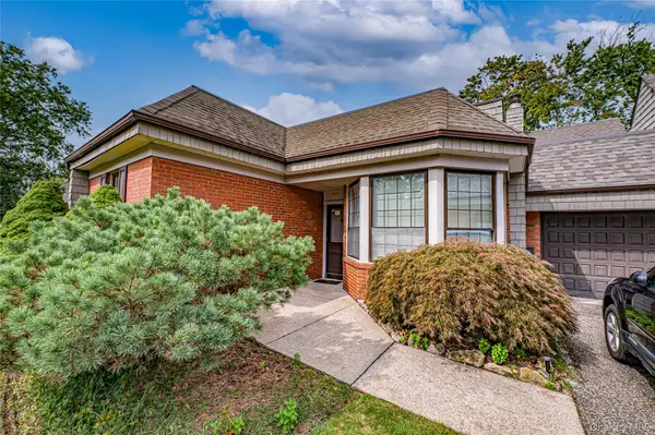 52 Admirals Drive E, Bay Shore, NY 11706