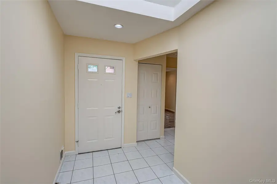 52 Admirals Drive E, Bay Shore, NY 11706 - Image #2