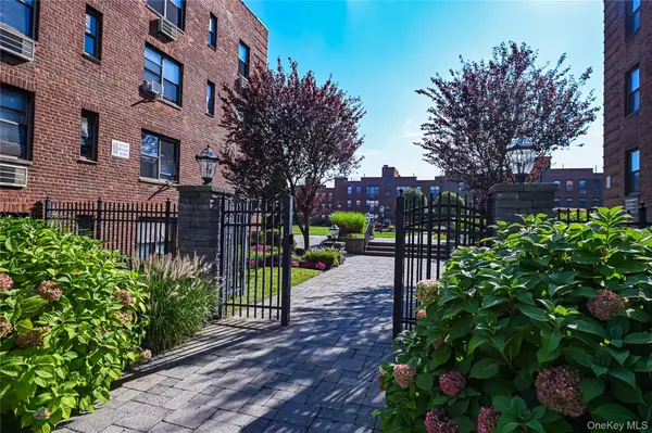 1 Jefferson Avenue #J10, Rockville Centre, NY 11570