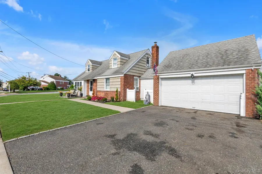 95 Wheeler Avenue, Valley Stream, NY 11580 - Image #3