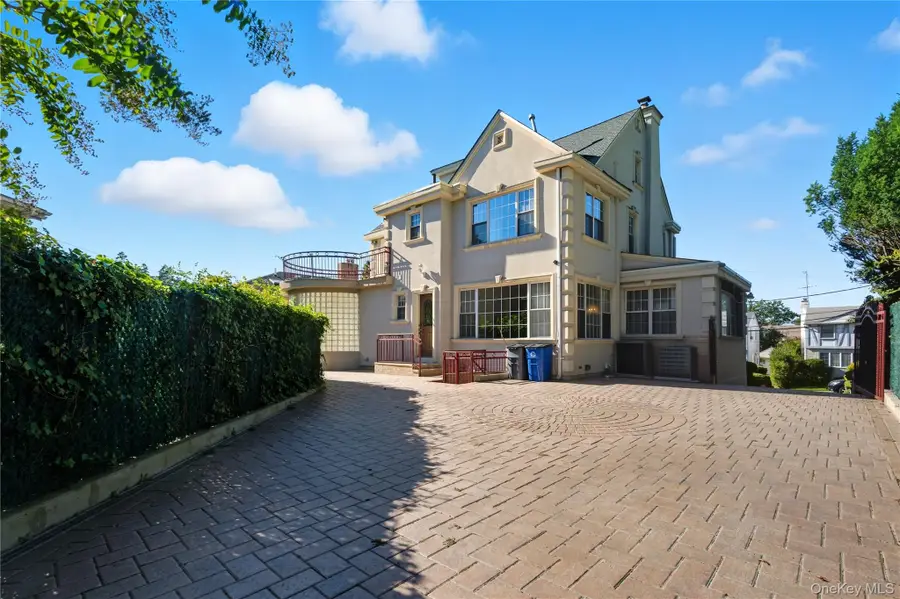 255-10 Iowa Road, Little Neck, NY 11362 - Image #3