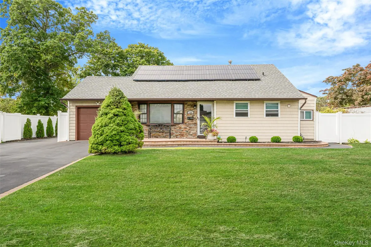 14 Dartmouth Drive, Bay Shore, NY 11706 - Image #1