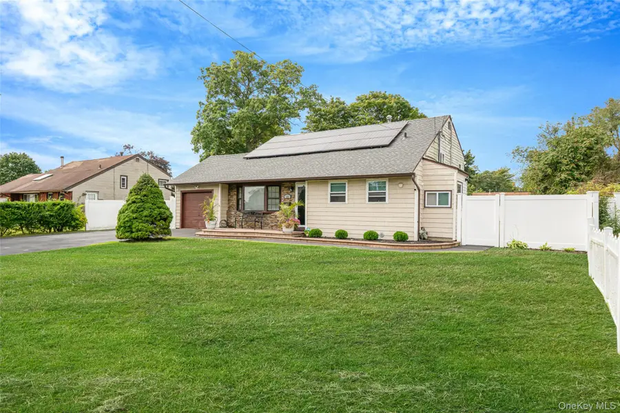 14 Dartmouth Drive, Bay Shore, NY 11706 - Image #2