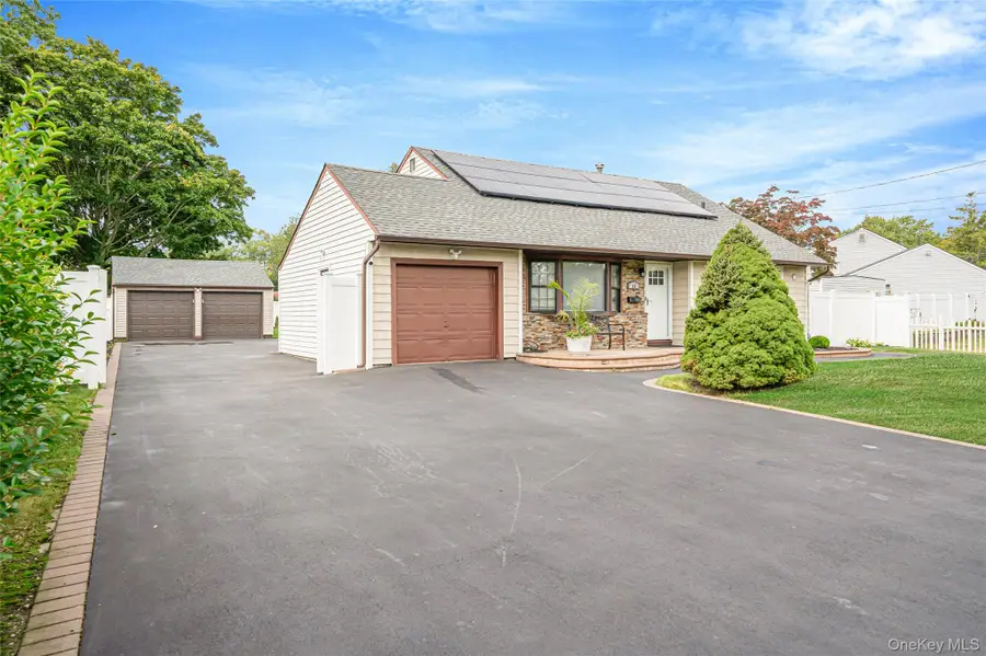 14 Dartmouth Drive, Bay Shore, NY 11706 - Image #3