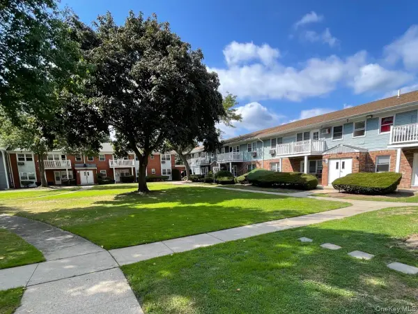 3C Hemlock Drive, Bay Shore, NY 11706