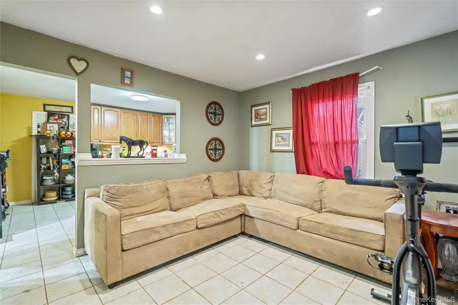 660 Rosevale Avenue, Lake Ronkonkoma, NY 11779 - Image #3