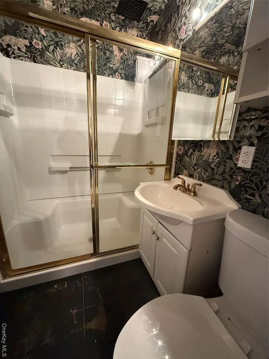 15 Canterbury Road #D13, Great Neck, NY 11021 - Image #2