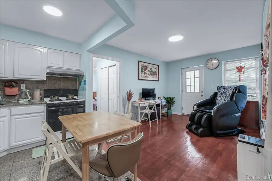 35-06 Leavitt Street #3K, Flushing, NY 11354 - Image #2