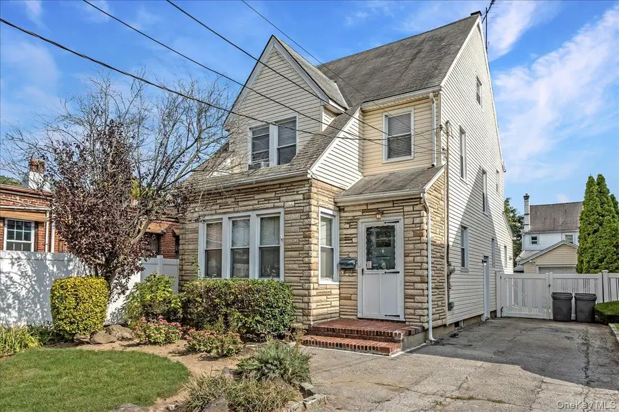 90 Jackson Road, Valley Stream, NY 11581 - Image #2