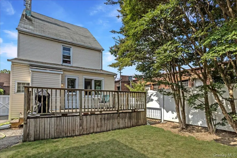 90 Jackson Road, Valley Stream, NY 11581 - Image #3