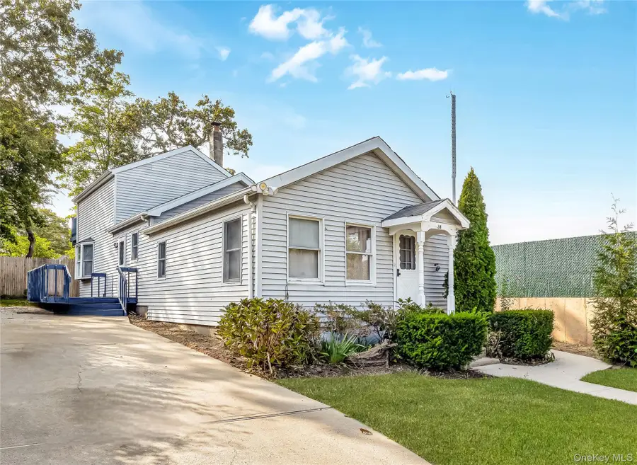 38 Woodmont Place, Farmingville, NY 11738 - Image #2