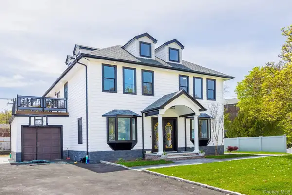 20 Genevieve Place, Great Neck, NY 11021