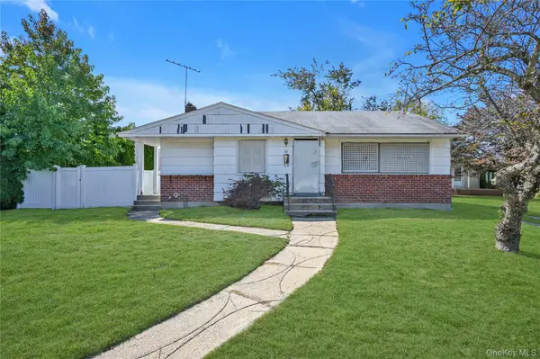 58 Amherst Lane, Hicksville, NY 11801