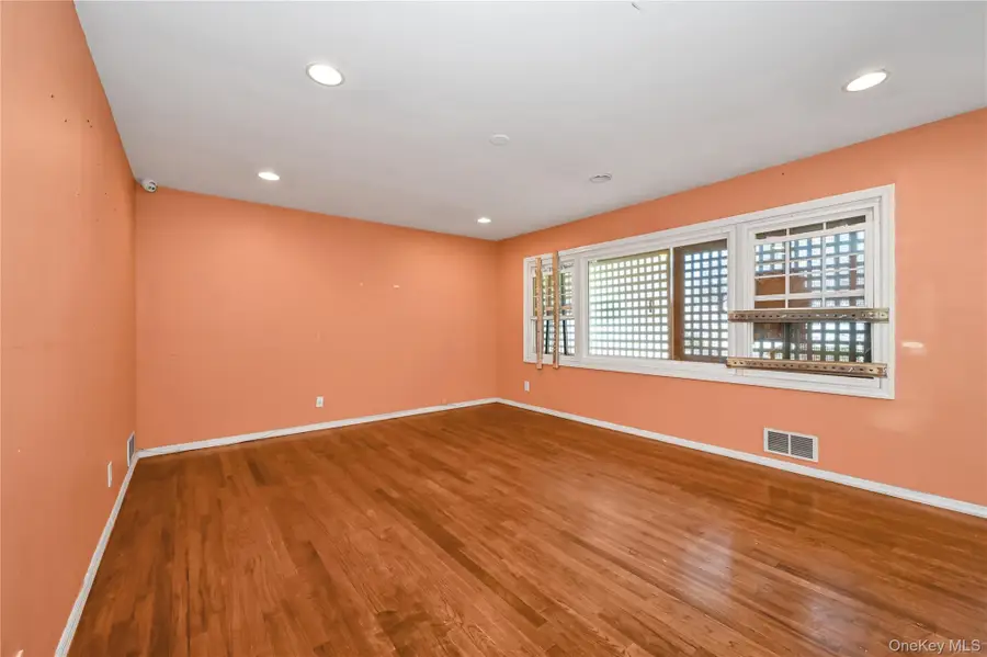 58 Amherst Lane, Hicksville, NY 11801 - Image #2