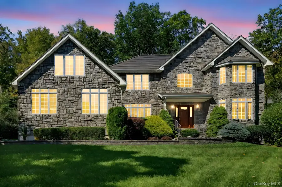 4 Hamlet Way, Hopewell Junction, NY 12533 - Image #2