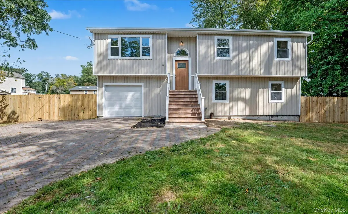 31 Perry Lane, Wheatley Heights, NY 11798 - Image #1