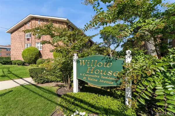 61 Maine Avenue #D14, Rockville Centre, NY 11570