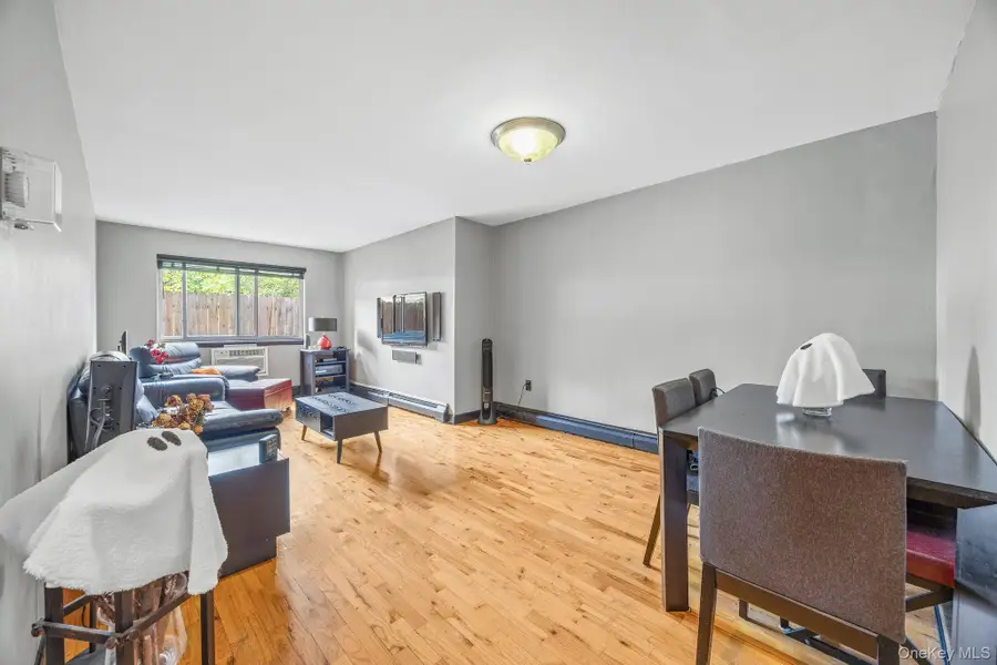 7521 Caldwell Avenue, Middle Village, NY 11379 - Image #3