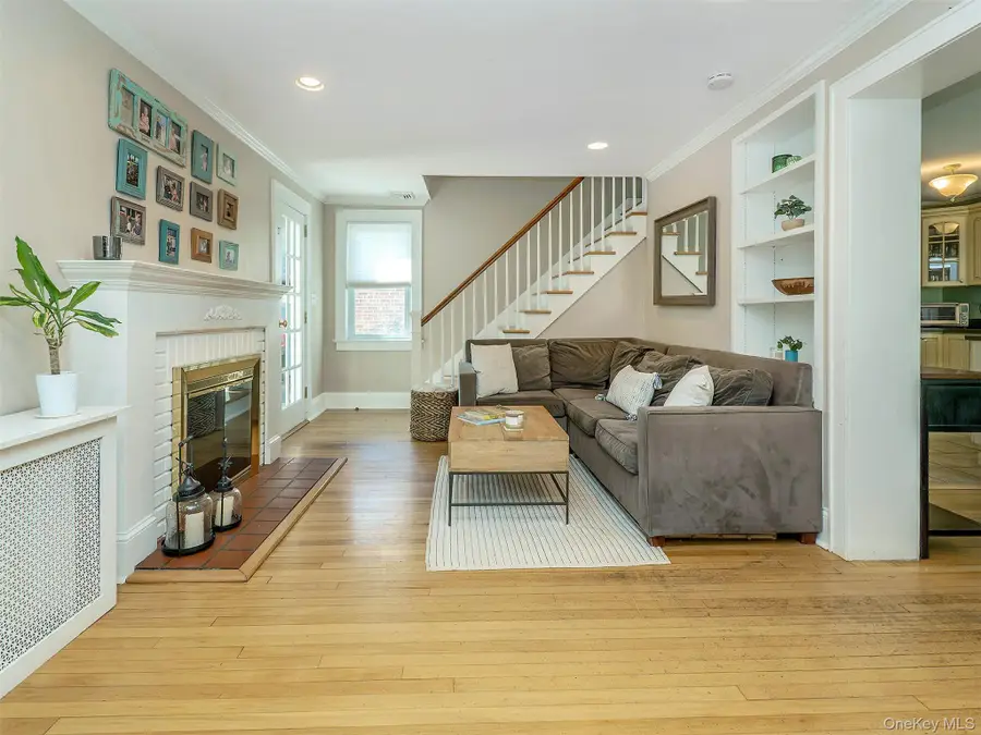 11 Park Avenue, Port Washington, NY 11050 - Image #2