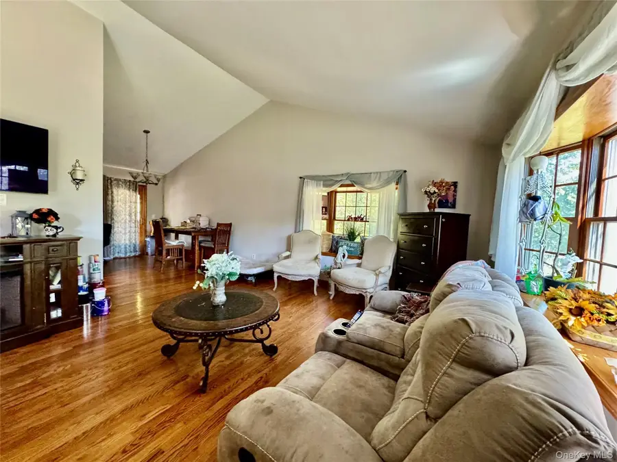 527 Toleman Road, Rock Tavern, NY 12575 - Image #2