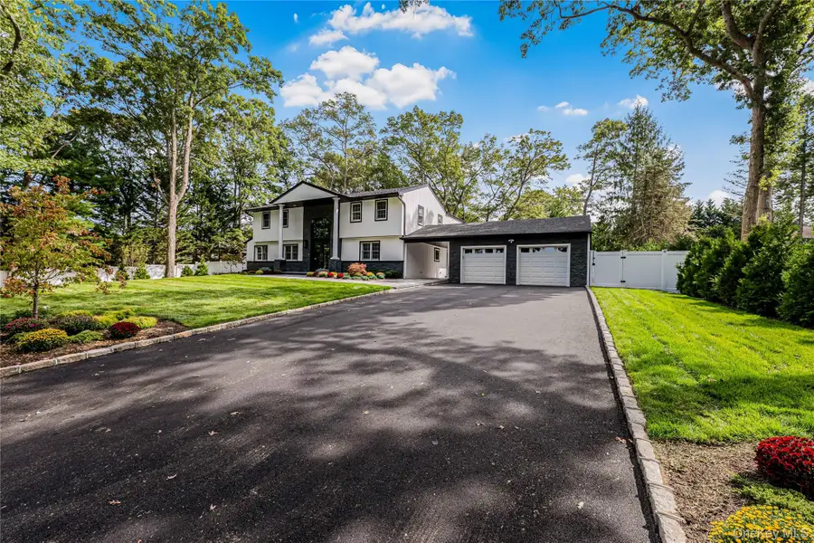 15 Southwick Court, Plainview, NY 11803 - Image #2