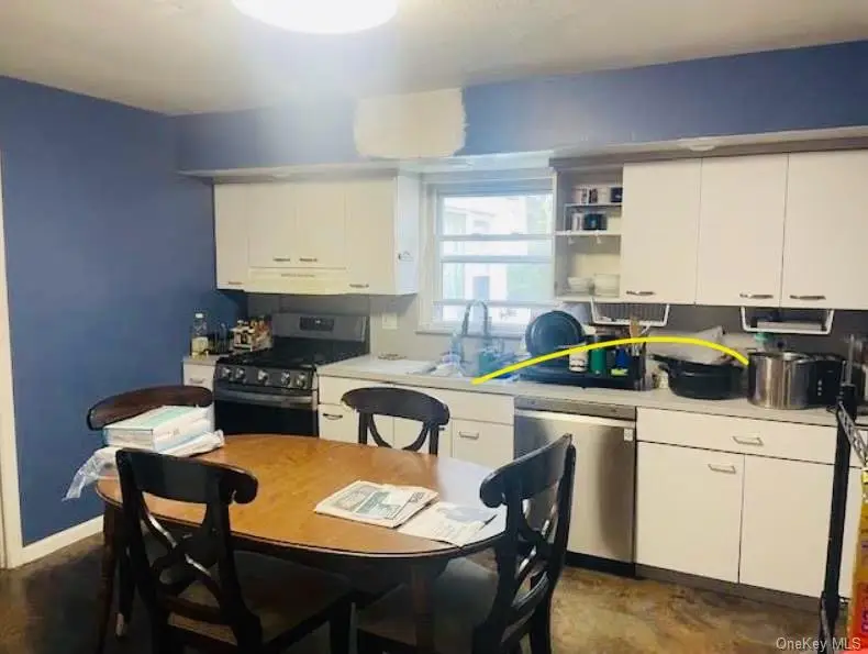 114 Camdike St, Valley Stream, NY 11580 - Image #2