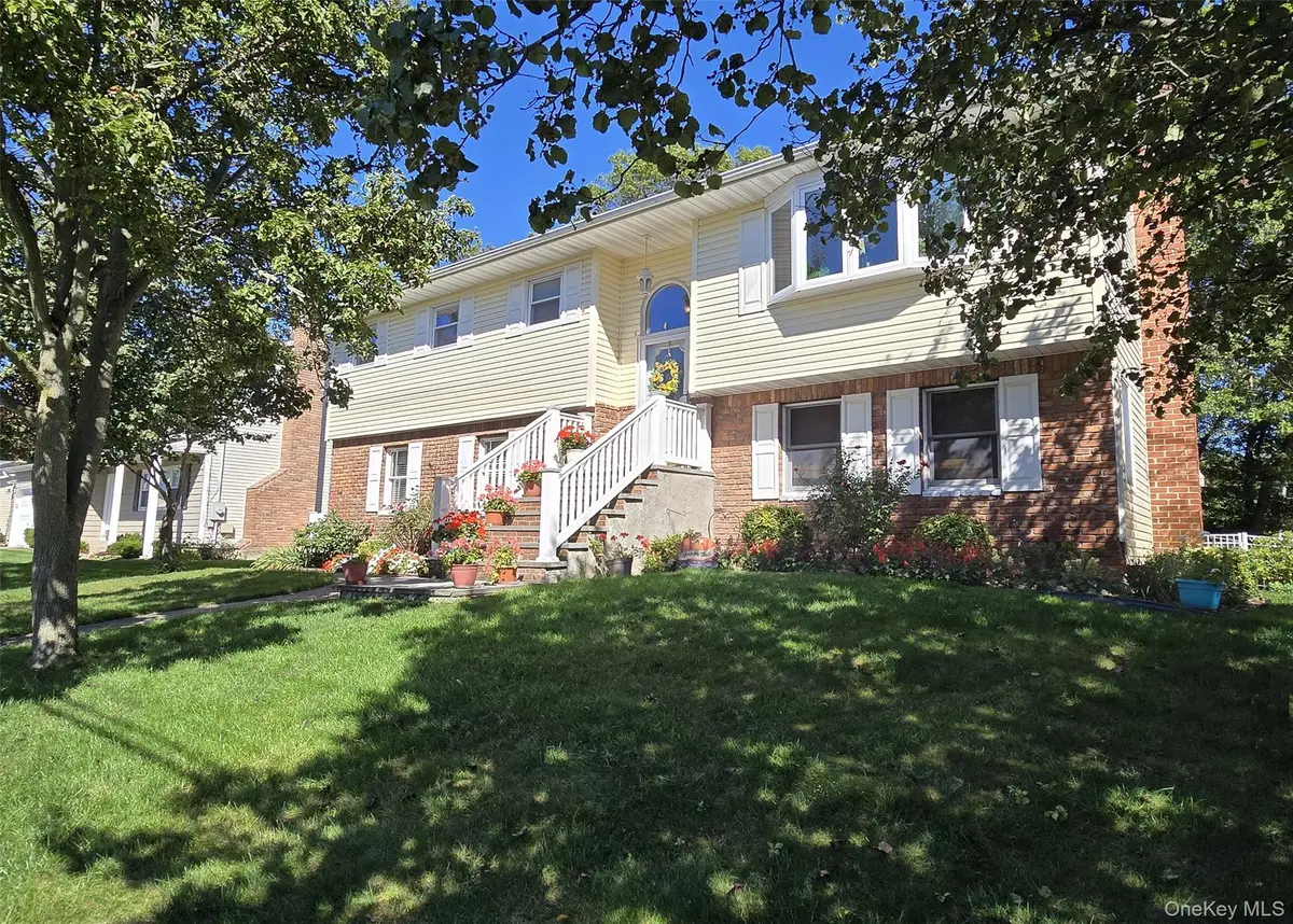 70 Parkside Street, Holbrook, NY 11741 - Image #1